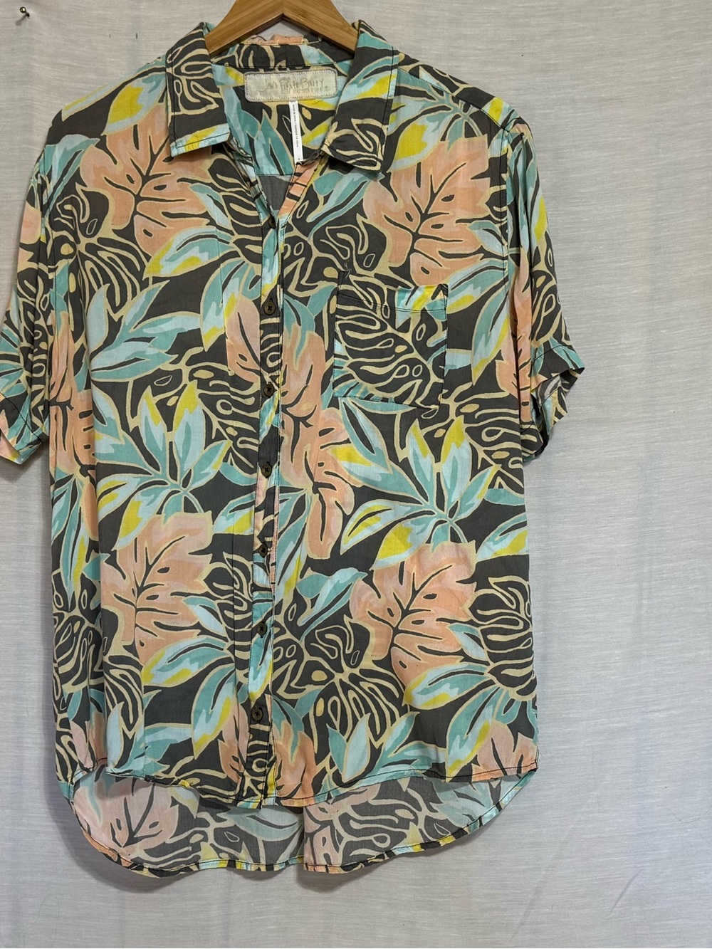 Jen’s Pirate Booty Aloha Kula Tropical Leaf Button Up Shirt Boho